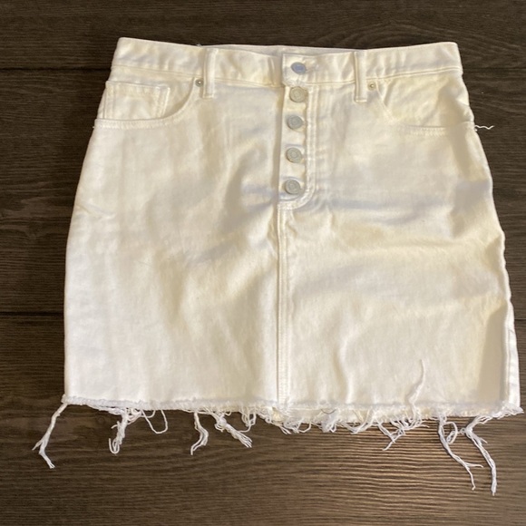 Lucky Brand Button-Fly Mini skirt. Size 6 (28). Frayed hem. White. - Picture 1 of 15